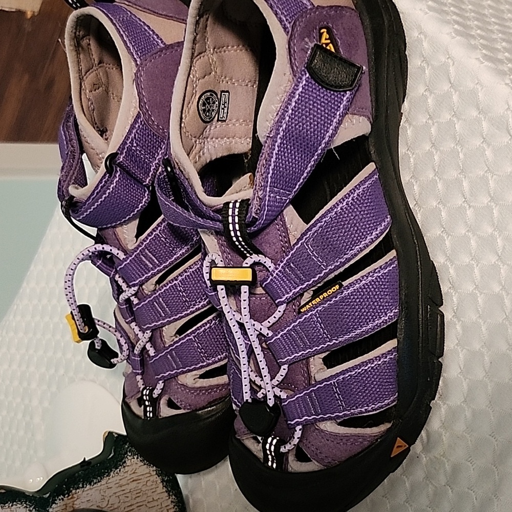 Keen Newport H2 Waterproof Comfort Hiking Sandals Womens Purple Gray US Size 5 - Picture 2 of 5